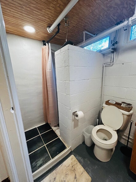 Building Photo - 10166 Glebe Rd