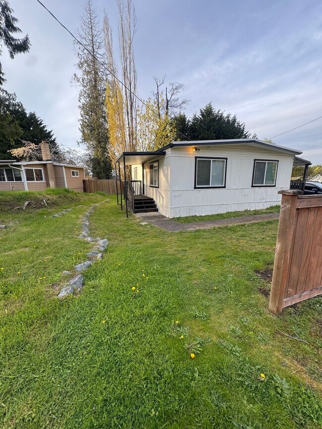 Building Photo - 2 BEDROOM 1 BATH MOBILE HOME FOR RENT