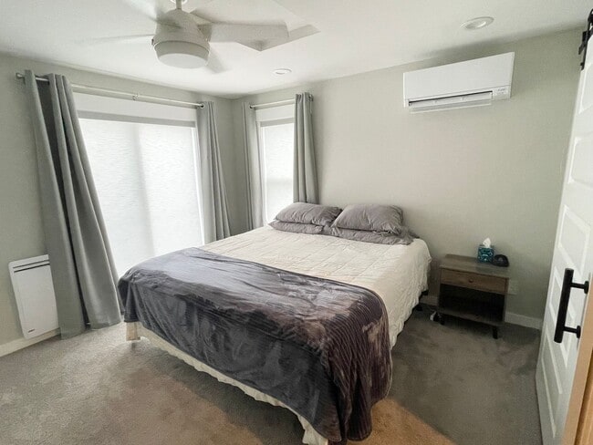 Building Photo - Remodeled 3-Bedroom Penthouse Condo with Views!