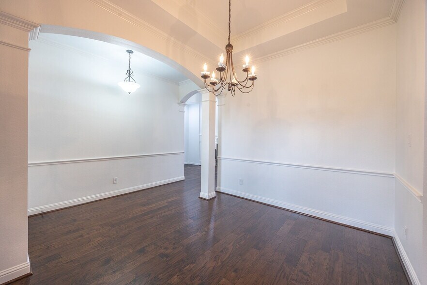 Building Photo - 11821 Cotswold Dr