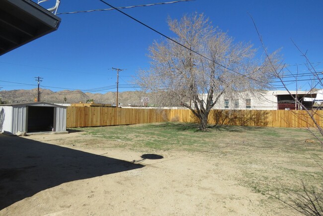 Building Photo - 2 Bedroom close to downtown