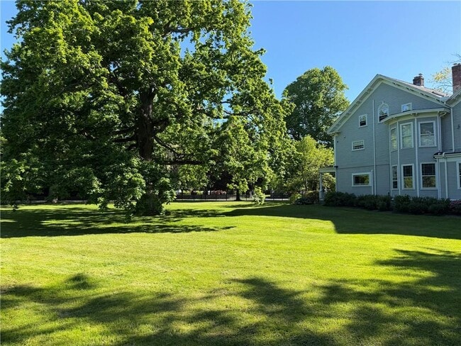 Building Photo - 141 Narragansett Ave