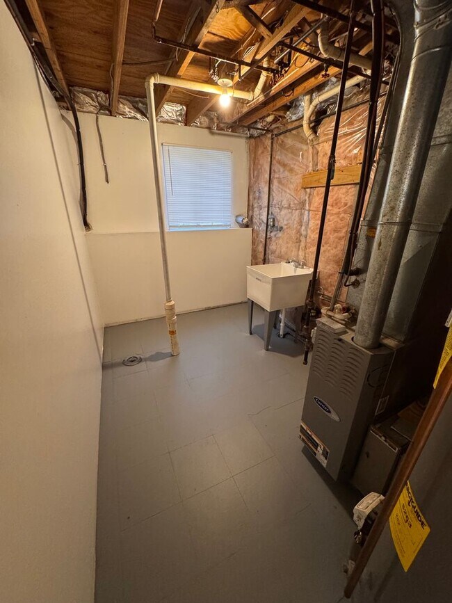 Building Photo - 300 Pegotty Ct NE