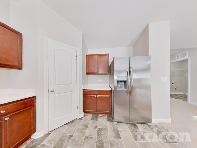 Building Photo - 129 Ridgemoore Ct