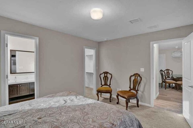 Building Photo - 4016 Camelot Heights Dr