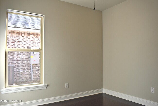 Building Photo - 421 Berg Ct