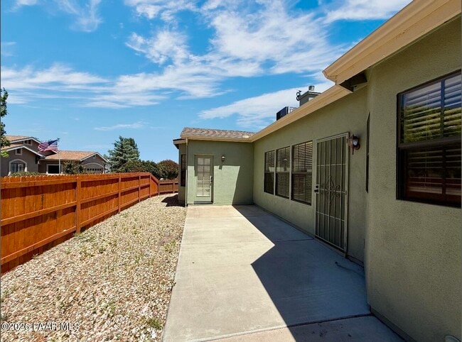 Building Photo - 1210 Gardenia Ln