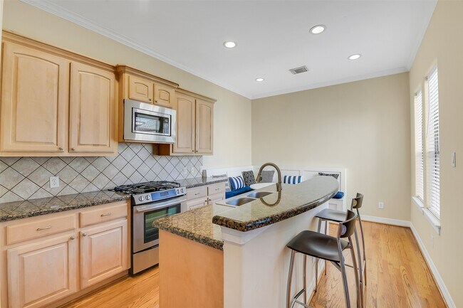 Building Photo - 1429 Utah St