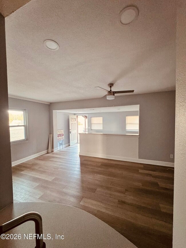 Building Photo - 3926 Ruby Dr W