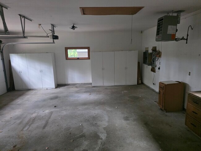 Building Photo - 4110 Juneau Ln N