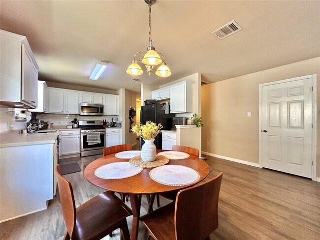 Building Photo - 2707 Amberglow Ct