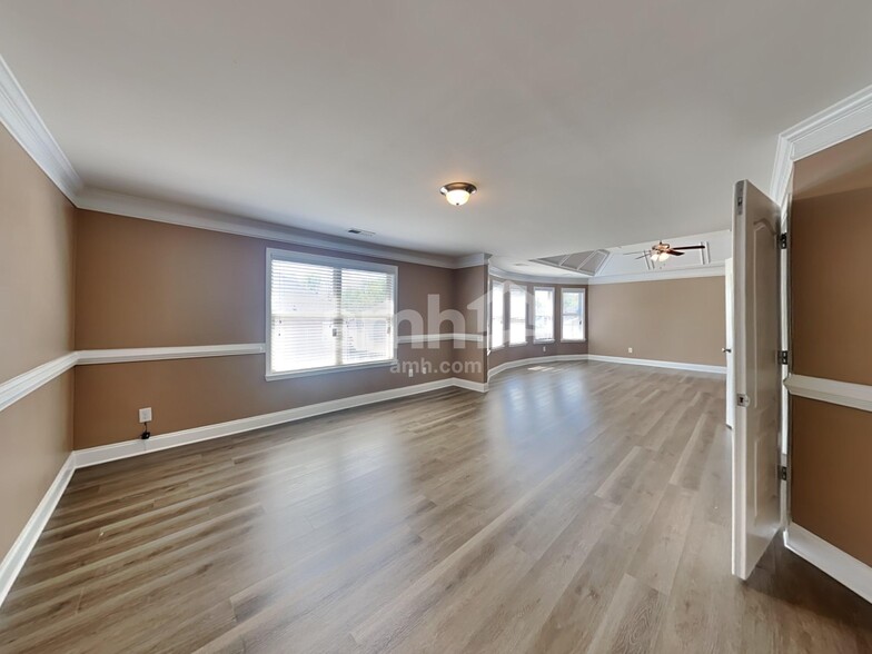 Building Photo - 3364 Park Glen Way