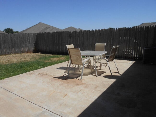 Building Photo - 808 N Evanston Ave