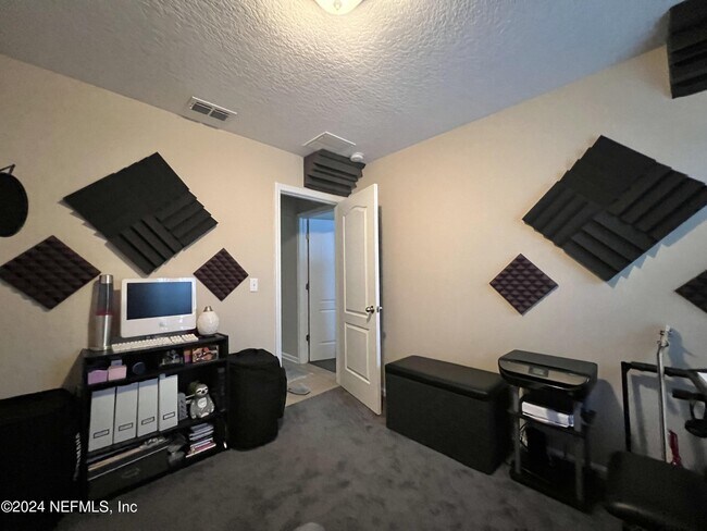 Building Photo - 15805 Twin Creek Dr