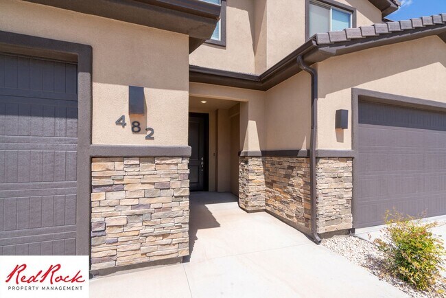 Building Photo - Modern Townhome in Desirable Hurricane Hei...