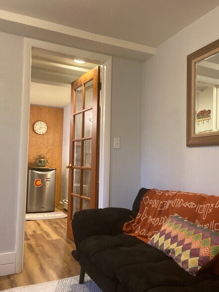 Building Photo - 616 W Mulberry St