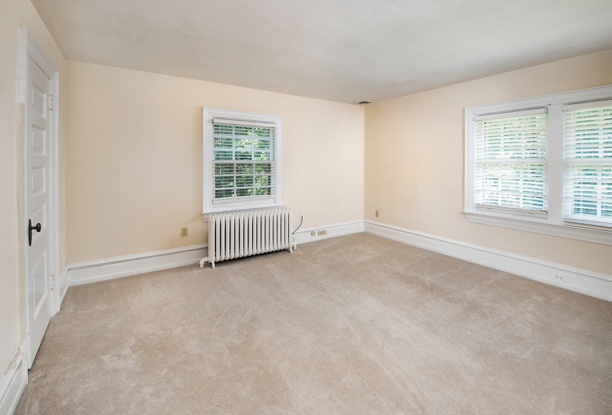 Building Photo - 734 Millbrook Ln