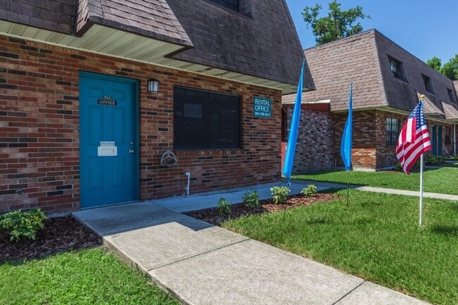 Building Photo - 913 Catherine Ave