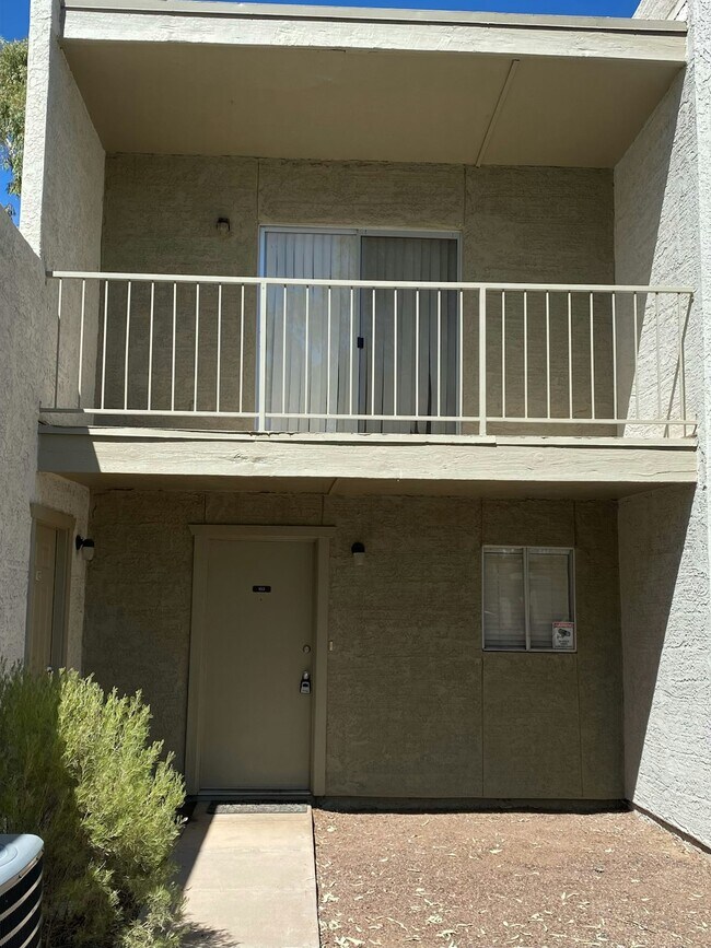 Building Photo - 2814 E Le Marche Ave