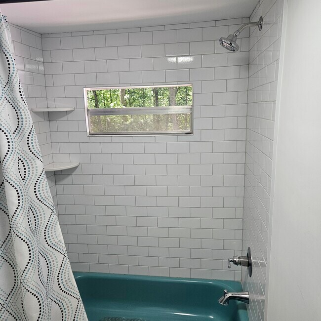 Building Photo - 220 Gumlog Dr