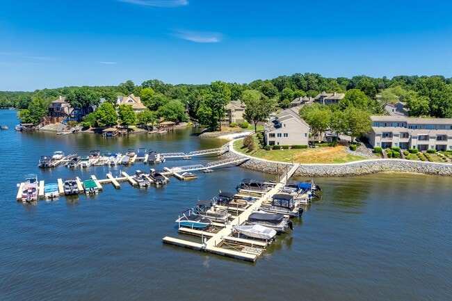 Building Photo - Charming 2 bed 2 bath condo with great water views in gated community in Charlotte on Lake Wylie!