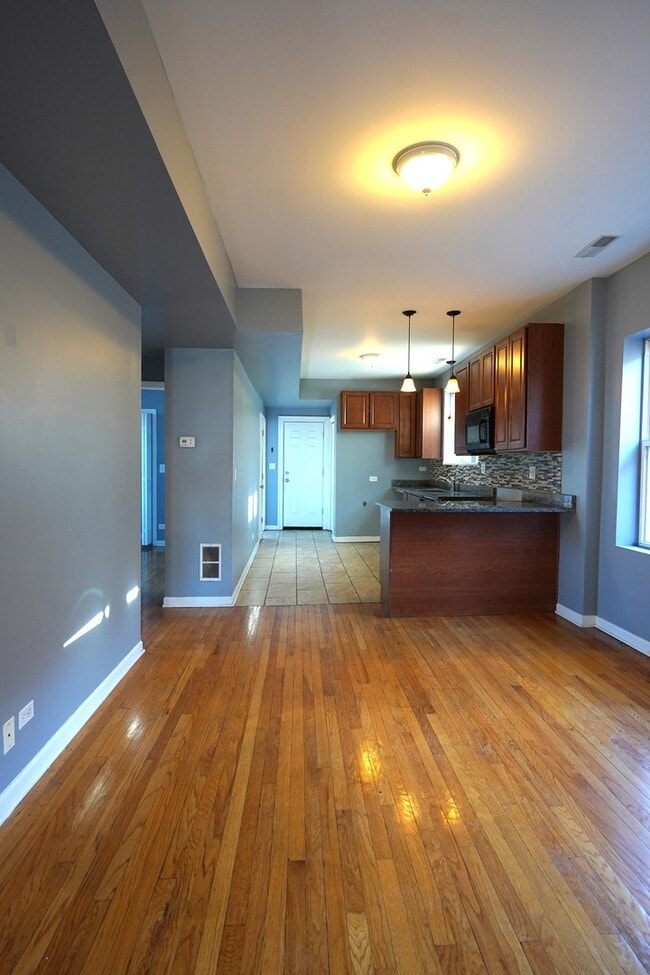 Building Photo - 8739 S Harper Ave