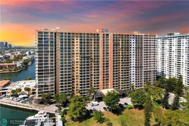 Building Photo - 290 174 Street, Unit 417, Sunny Isles Beach