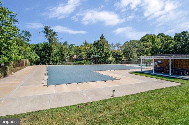 Building Photo - 13 Silverwood Cir