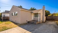 Building Photo - San Lorenzo Home w/ Hardwood, Central Heating & Modern Updates