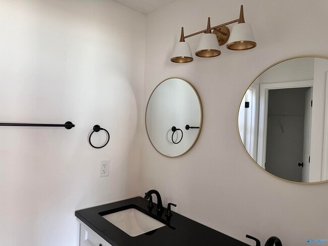 Building Photo - 13908 Creely Dr SW