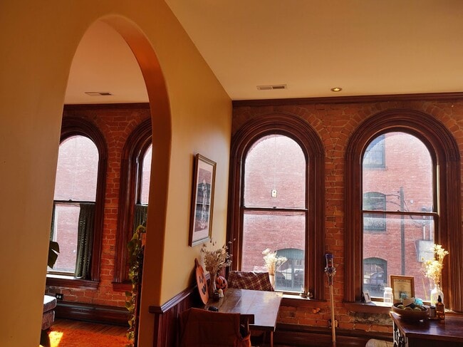 Building Photo - 314 N 1st St W