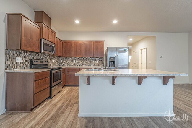 Building Photo - 1400 NE 85th Way