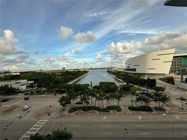 Building Photo - 888 Biscayne Blvd