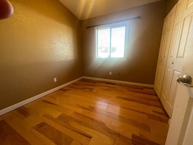 Building Photo - 3 bedroom 1 bath near 37th Gage