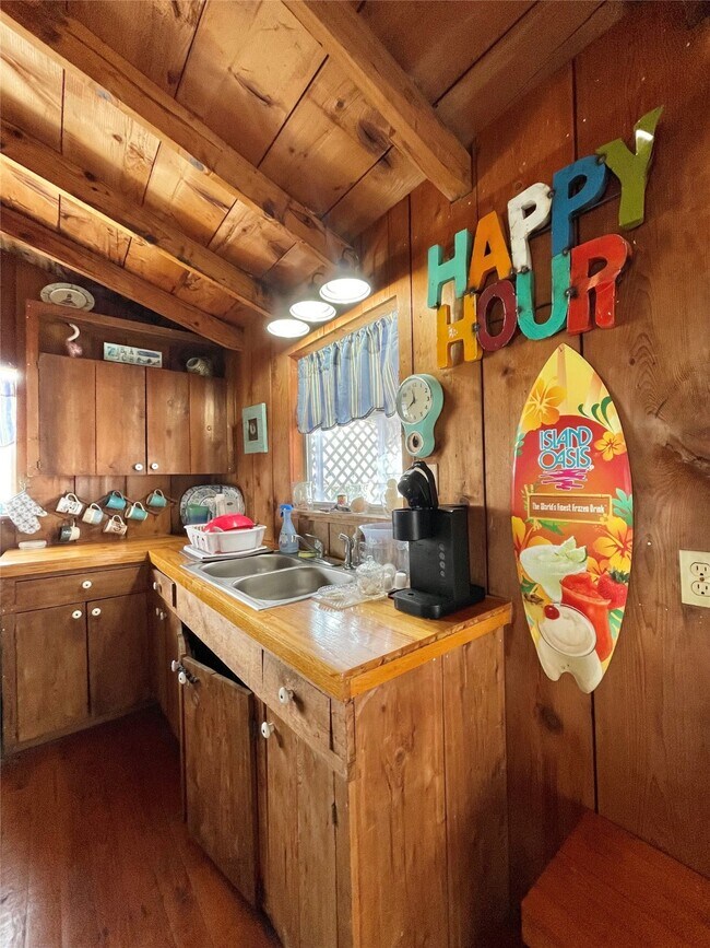 Building Photo - 1111 Surf Dr