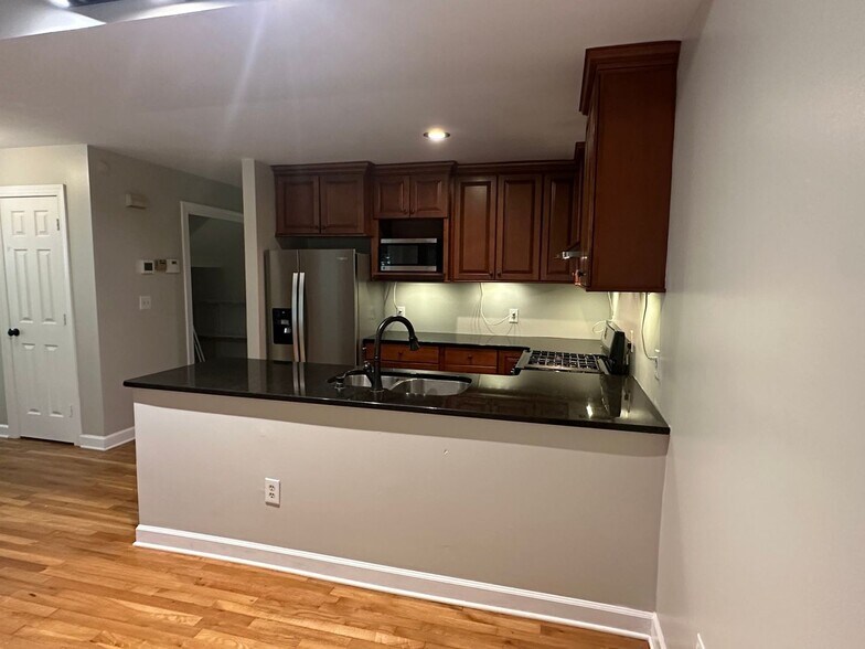 Building Photo - 160 Lystra Hills Ln