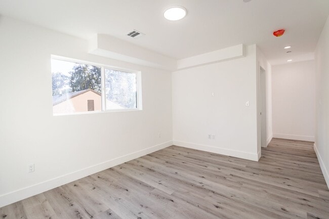 Building Photo - 148 S Madison Ave