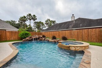 Building Photo - 18415 Little Fawn Dr
