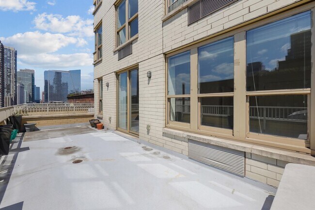 Building Photo - 88 Morgan St