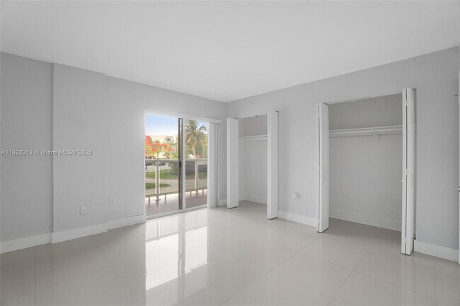 Building Photo - 1986 Biarritz Dr