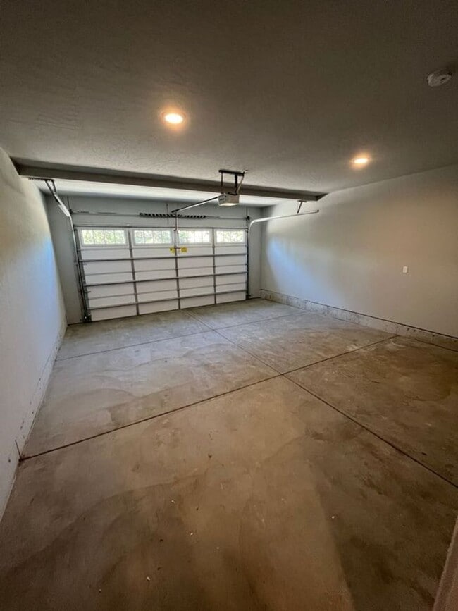 Building Photo - 1306/1308 E Farwell