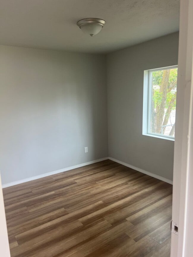 Building Photo - "PENDING APPLICATION" Charming 1 Bed/ 1 Bath Home with Large Yard