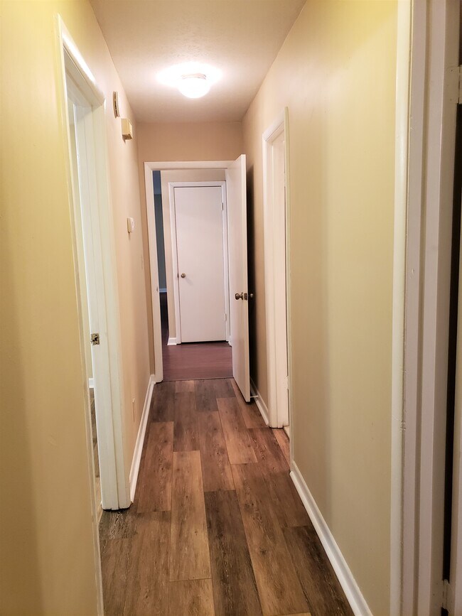 Building Photo - 2318 Vinkara Dr