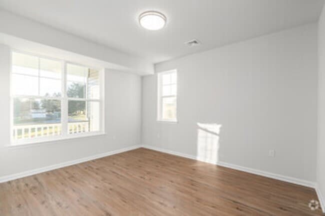 Building Photo - Luxury Flats