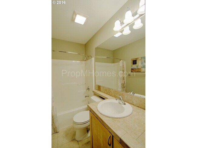 Building Photo - 9325 SW Jasper Dr