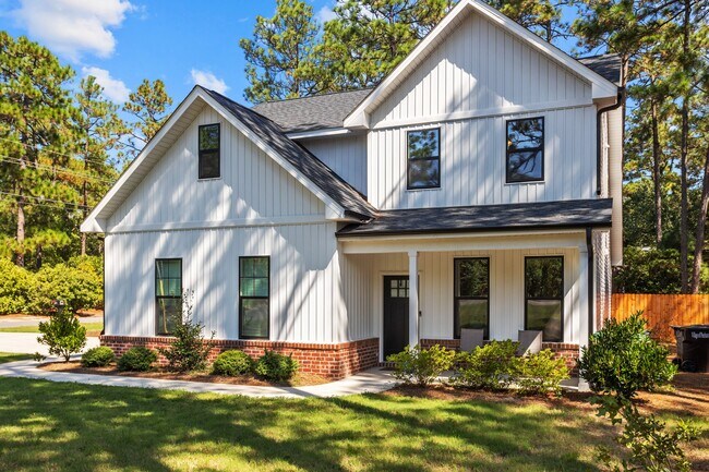 Building Photo - 231 Hillard Rd