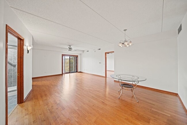 Building Photo - 601 W Rand Rd