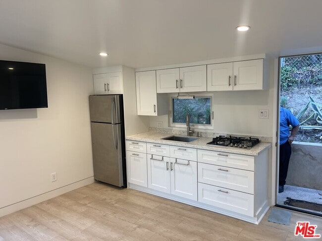 Building Photo - 4234 Ellenita Ave