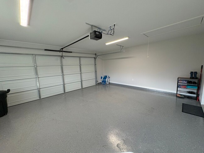 Building Photo - 16-2095 Rainbow Dr