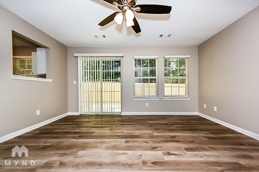 Building Photo - 1666 Hallmark Hills Dr